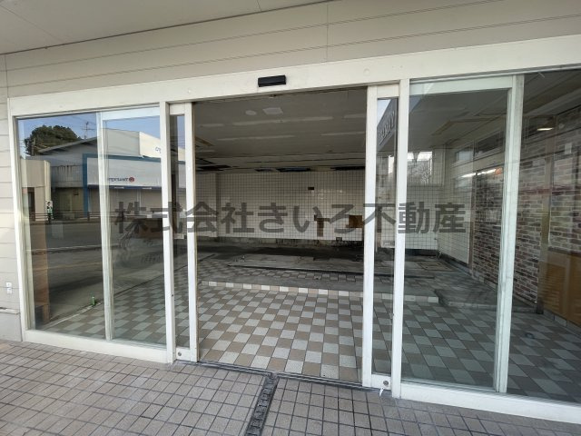 玉名市中Sテナントのエントランス