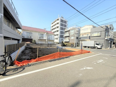 【外観】 | 【仲介手数料５３０万円が無料！！】■学芸大学駅９分■東南角地■南側は公園ビュー | 諸費用が５３０万円ＯＦＦ！！
春の特別キャンペーン！
日本一の家計応援サービスに挑戦中！
■学芸大学駅９分
■東南角地
■南側に公園の眺望
■無料で間取図作成可能
■各ハウスメーカー取扱い中