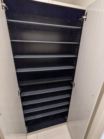 ハーモニーテラス二番Ⅲの玄関|102号室ｼｭｰｽﾞﾎﾞｯｸｽ