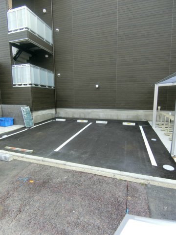 リブリ・砂田橋の駐車場