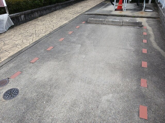ケイズワン向台の駐車場