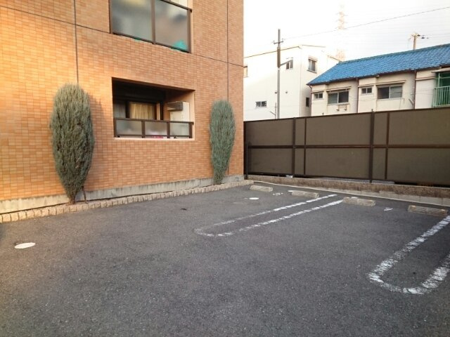 ラ・プラージュの駐車場