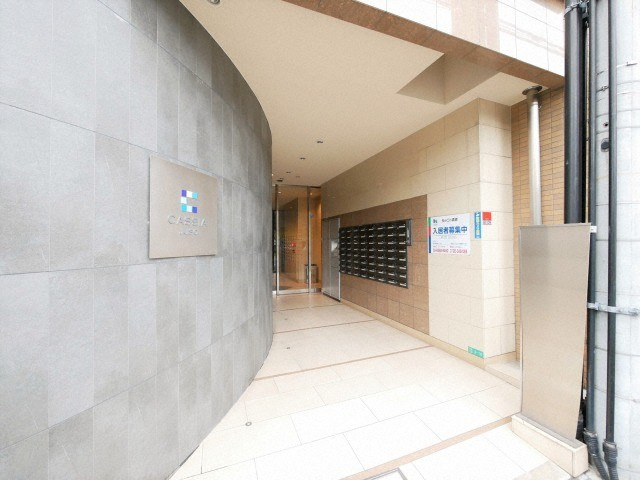 大阪市淀川区十三東２丁目の賃貸マンションのエントランス