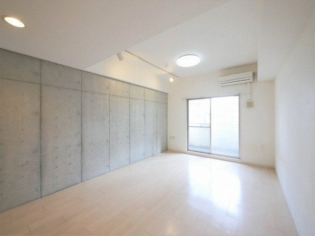 大阪市淀川区十三東２丁目の賃貸マンションの居間・リビング