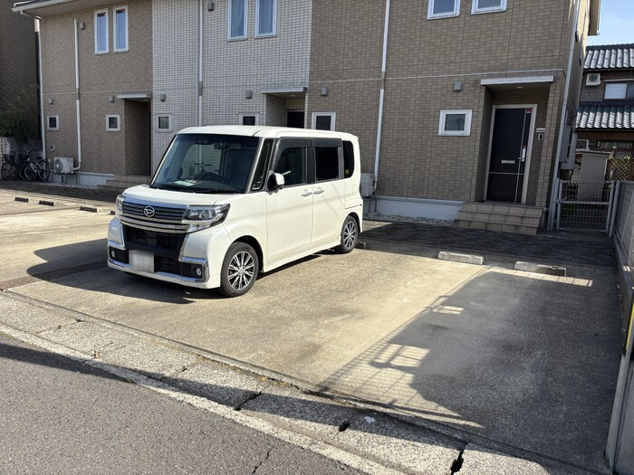 コロナーレ水越 Ⅲの駐車場