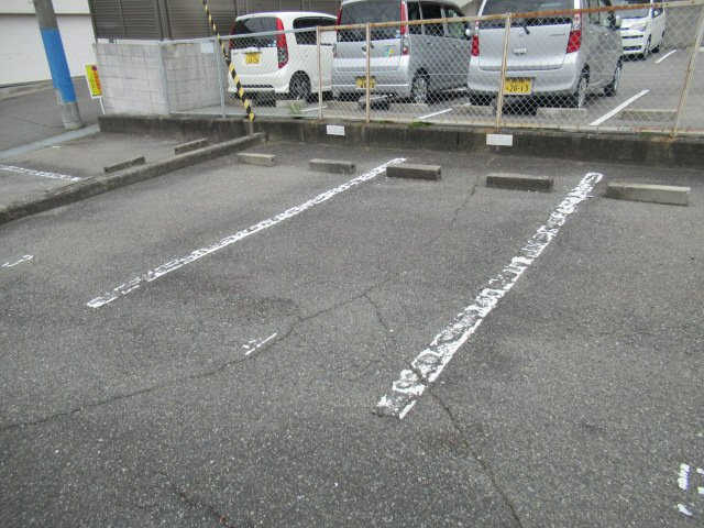 メヌエット千代ヶ丘の駐車場