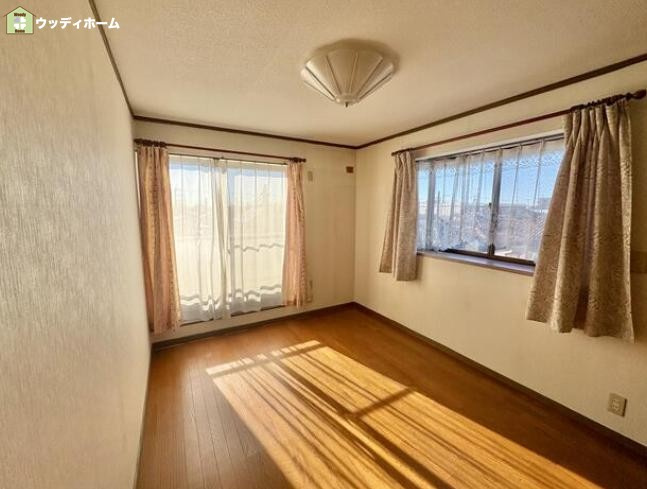 春日部市南4丁目　中古一戸建て　2世帯の洋室