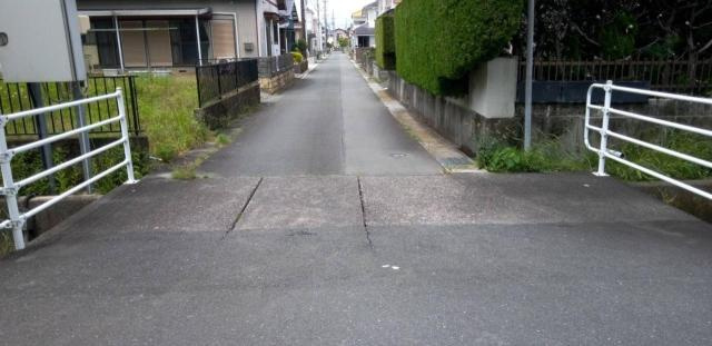 【前面道路含む現地写真】 | 東側道路