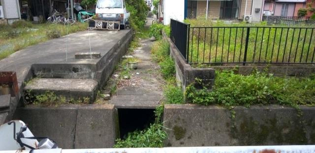 【前面道路含む現地写真】 | 西側排水路