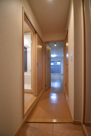 サル ドゥ セジュールの玄関