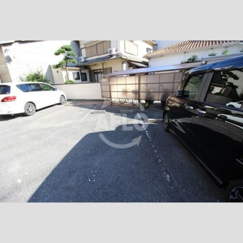 ファミーユ白鷺(育和小学校区)の駐車場|ファミーユ白鷺　駐車場