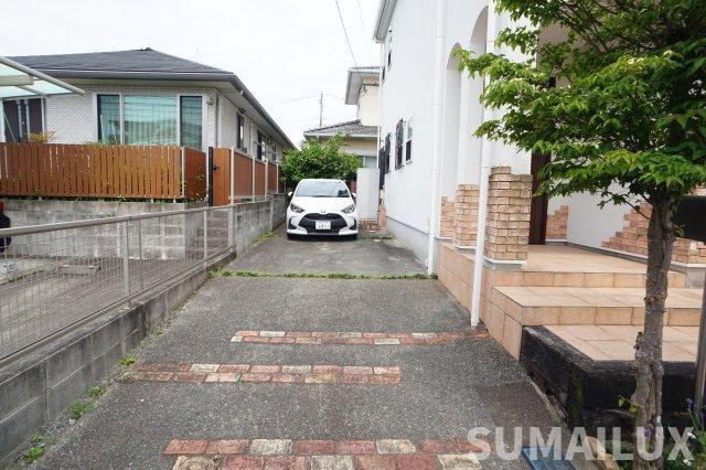 熊本市東区桜木２丁目の一戸建ての駐車場