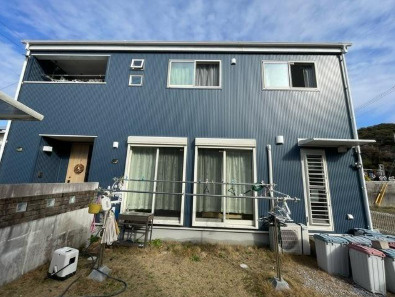 【ゆとりある南庭付き】香南市野市町大谷　中古一戸建ての外観|大きな窓が並ぶ開放的なリビング。室内まで光がたっぷり届きます♪