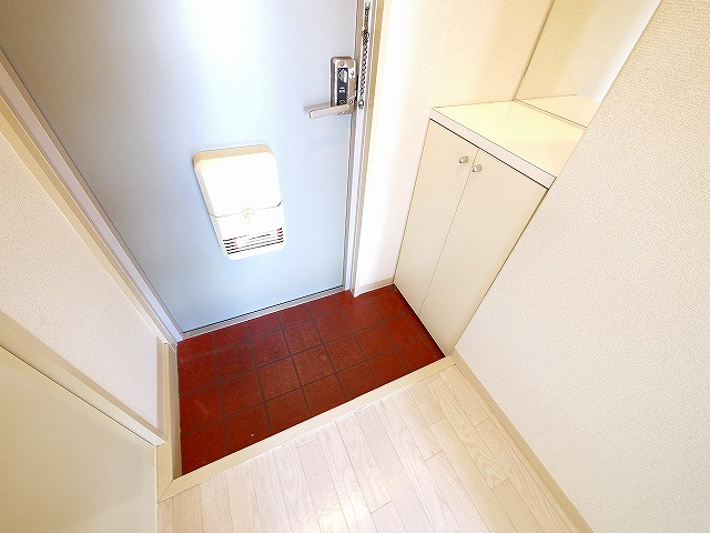 シティパレス佐保川Ｐ１の玄関|明るい玄関です