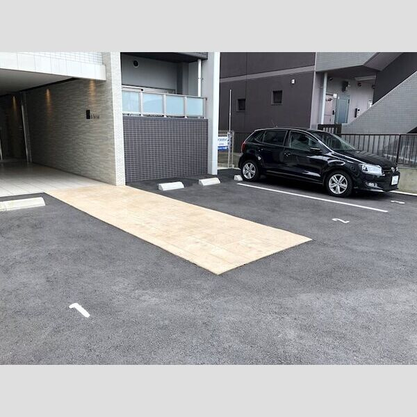 ア レーズ　名古屋市賃貸　仲介手数料無料の駐車場