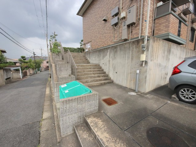 カルチェ青垣Aの駐車場
