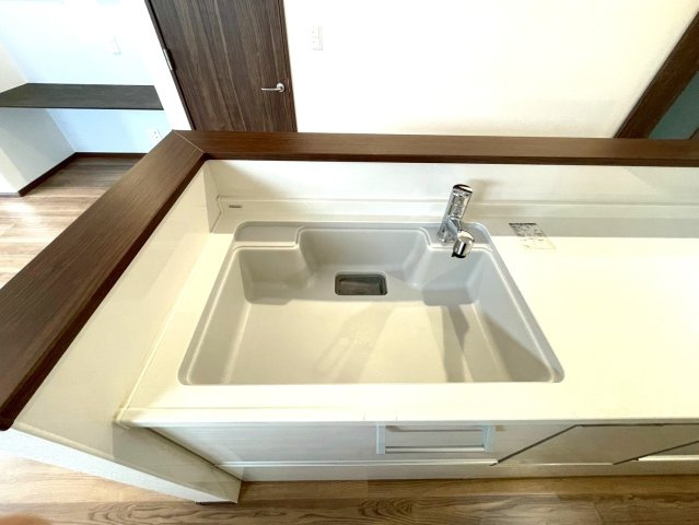 ◆売主物件につき仲介手数料無料◆令和２年建築の築浅◆４ＬＤＫ◆駐車２台ＯＫ◆伏見区向島吹田河原町のキッチン|シンク