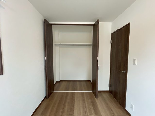 ◆売主物件につき仲介手数料無料◆令和２年建築の築浅◆４ＬＤＫ◆駐車２台ＯＫ◆伏見区向島吹田河原町の洋室|クローゼット