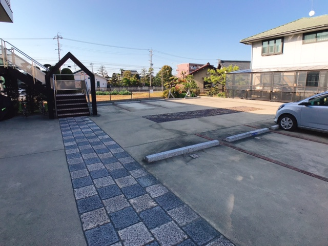 グレースナガナワの駐車場