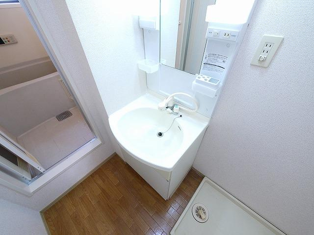 セジュール木津Aの洗面所|ゆったりとスペースのある洗面所