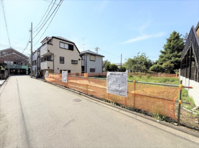 【外観】 | 【仲介手数料２７０万円が無料！】■公園に隣接■土地面積増減可■南道路■陽当り良好 | 諸費用２７０万円ＯＦＦ！！
特別キャンペーン！
日本一の家計応援サービスに挑戦中！
■祖師ヶ谷大蔵駅１５分
■南道路
■陽当り良好
■面積変更相談可能
■隣地に公園あり
■無料で間取図作成可能