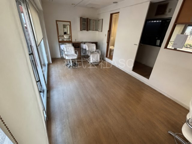 鶴見区諸口2丁目貸店舗の洋室