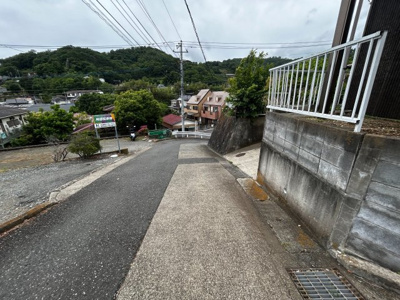 【前面道路含む現地写真】 | 秦野市南矢名　カーポート付き3LDK