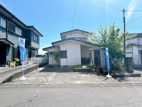 富士市大淵の中古一戸建|普通車1台、軽1台駐車可能です。 