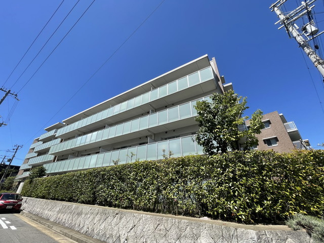 甲子園六石町ハイツの外観