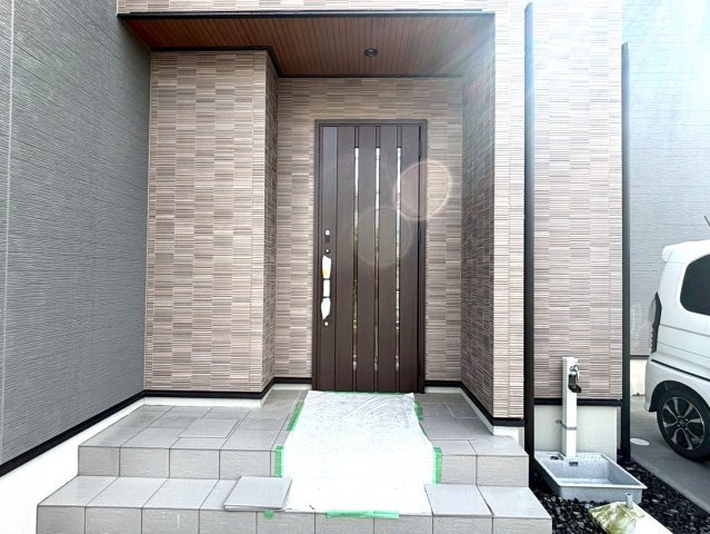 タマタウン　関市南天神　全3区画分譲の玄関|玄関ドアの鍵はディンプルキーと内側はサムターンキーになっており防犯性の高い仕様になっています。