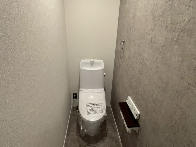 タマタウン　関市南天神　全3区画分譲のトイレ|超節水型の水洗トイレを標準採用。汚れが付きにくいコーティング加工で、いつでも清潔に保てる便座を装備。