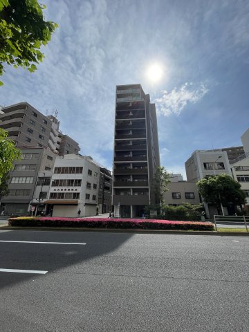 想定年間賃料　142.8万　想定利回り　4.54％　RCの外観
