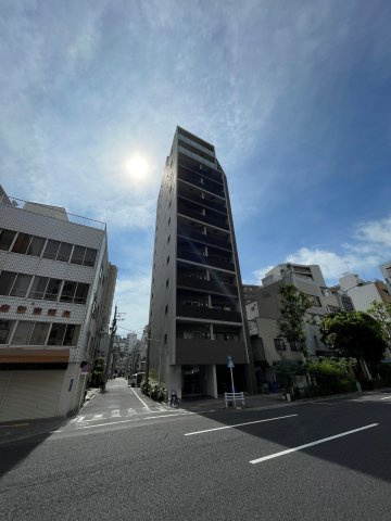 想定年間賃料　142.8万　想定利回り　4.54％　RCの外観