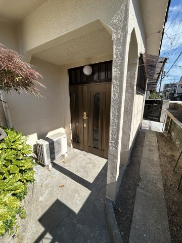 貸家　尼崎市稲葉荘のエントランス|落ち着いたエントランスです