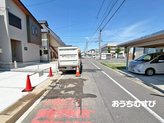 小牧市小牧第5(全2棟)の前面道路含む現地写真