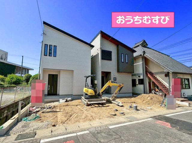 小牧市小牧第5(全2棟)の前面道路含む現地写真