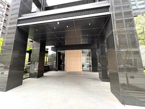 プレサンスレジェンド堺筋本町タワーのエントランス