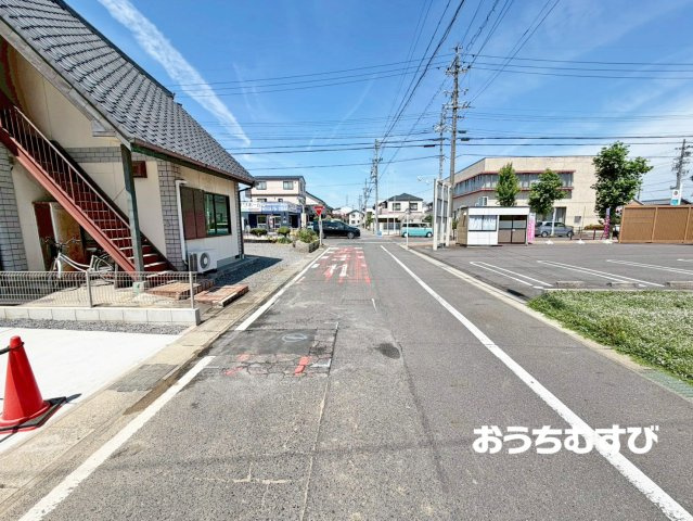 小牧市小牧第5(全2棟)の前面道路含む現地写真