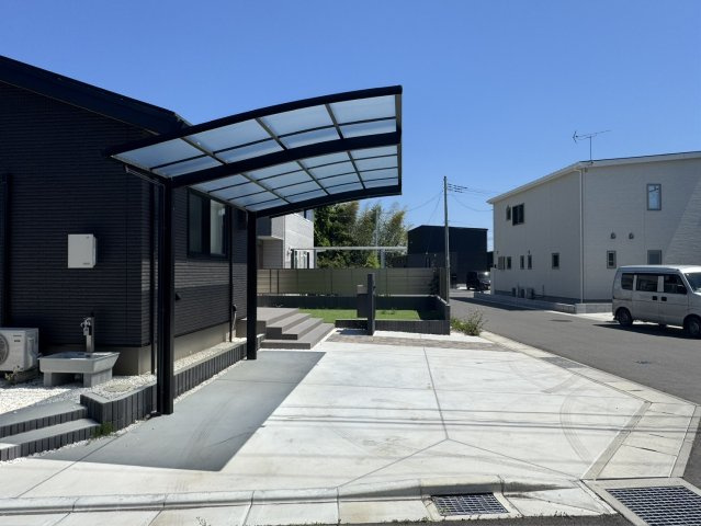 【一条工務店】那珂市菅谷(ZEH認定長期優良住宅)オール電化の駐車場