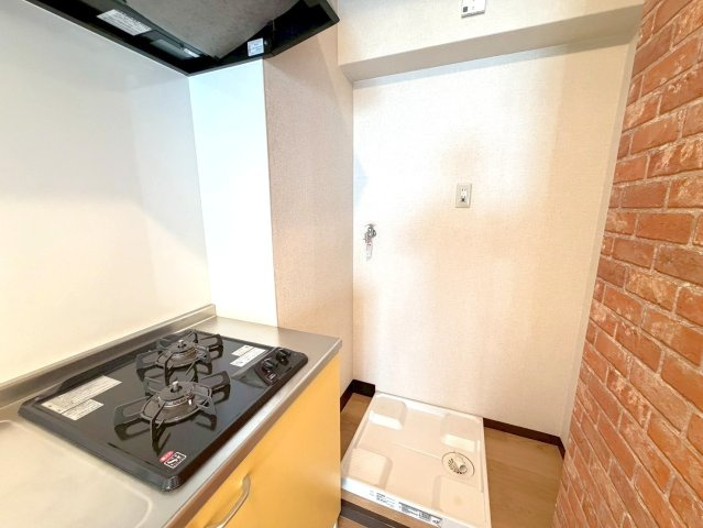 京阪「清水五条」駅徒歩８分◆角部屋陽当り良好◆スーパー徒歩１分◆ライオンズマンション東山弐番館のキッチン|洗濯機置場