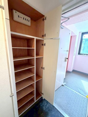 京阪「清水五条」駅徒歩８分◆角部屋陽当り良好◆スーパー徒歩１分◆ライオンズマンション東山弐番館の玄関|シューズBOX