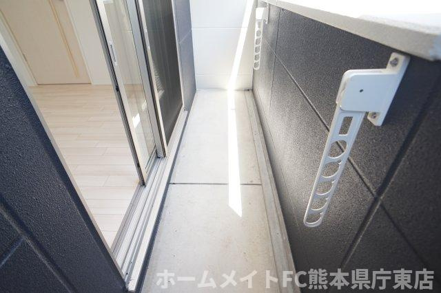 熊本市東区榎町のアパートのバルコニー