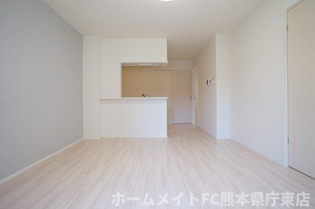 熊本市東区榎町のアパートの居間・リビング