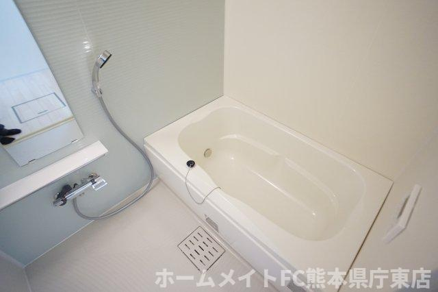 熊本市東区榎町のアパートの浴室