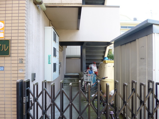 大塚ビルのエントランス|入口です☆