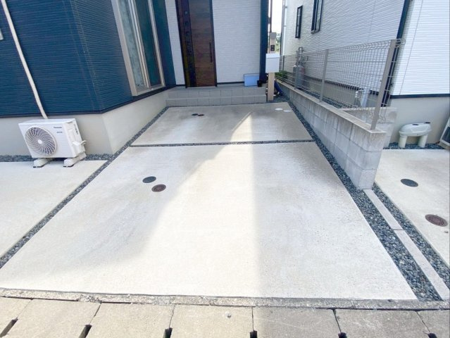 糟屋郡粕屋町大字上大隈　中古戸建の駐車場|駐車場は車種により2台駐車可能です！