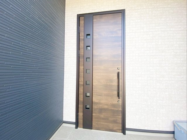 糟屋郡粕屋町大字上大隈　中古戸建の玄関|防犯性の高いダブルロックキーです！
