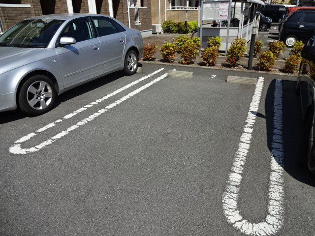 ウッドパストラルの駐車場