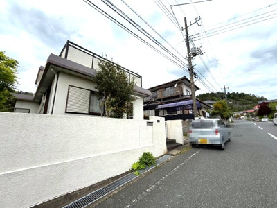 【前面道路含む現地写真】 | 日立市西成沢町４丁目　L字バルコニー　4LDK