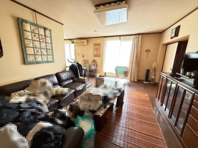 【居間・リビング】 | 日立市西成沢町４丁目　L字バルコニー　4LDK